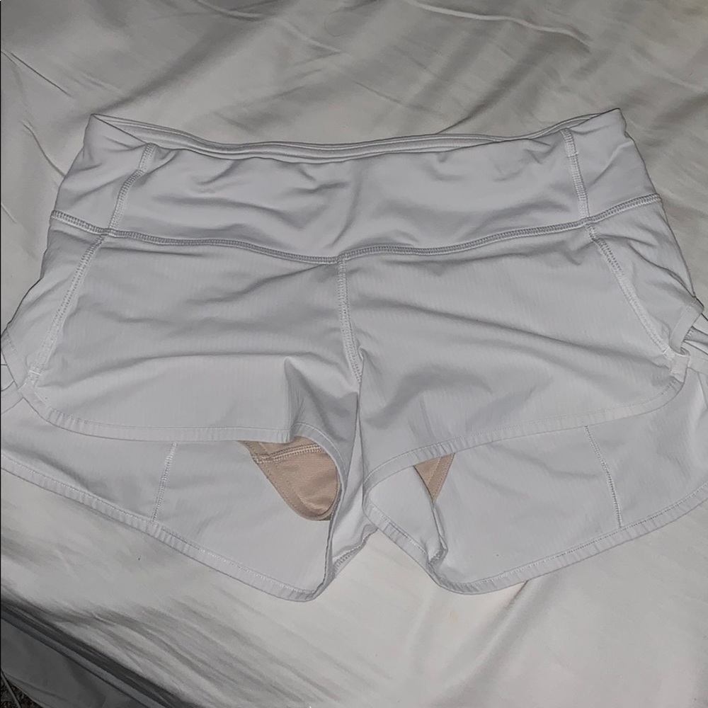WHITE Speed up shorts *2.5” lululemon shorts